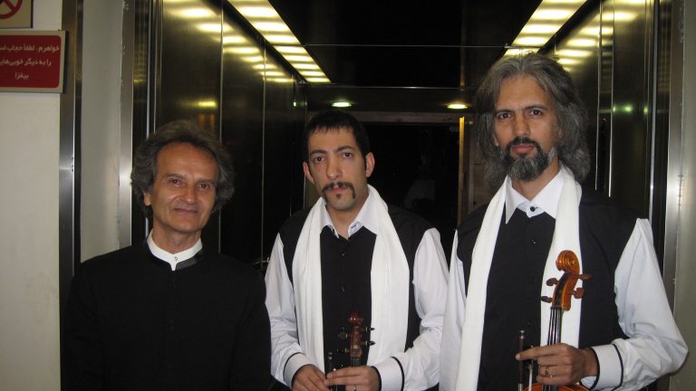 نوازنده ویلن دوم در کنسرت ارکستر البرز به رهبری شهرداد روحانی، اجرای سوئیت سمفونی خلیج فارس