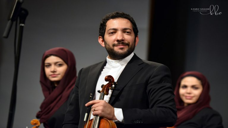 نوازنده ویلن اول در کنسرت ارکستر ملی ایران